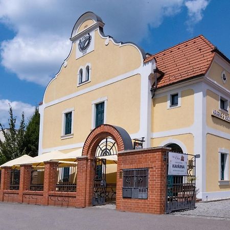 Penzion ELUX Břeclav Esterno foto