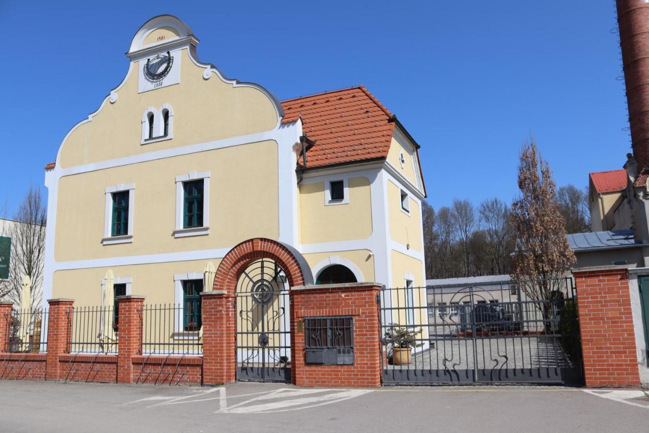 Penzion ELUX Břeclav Esterno foto