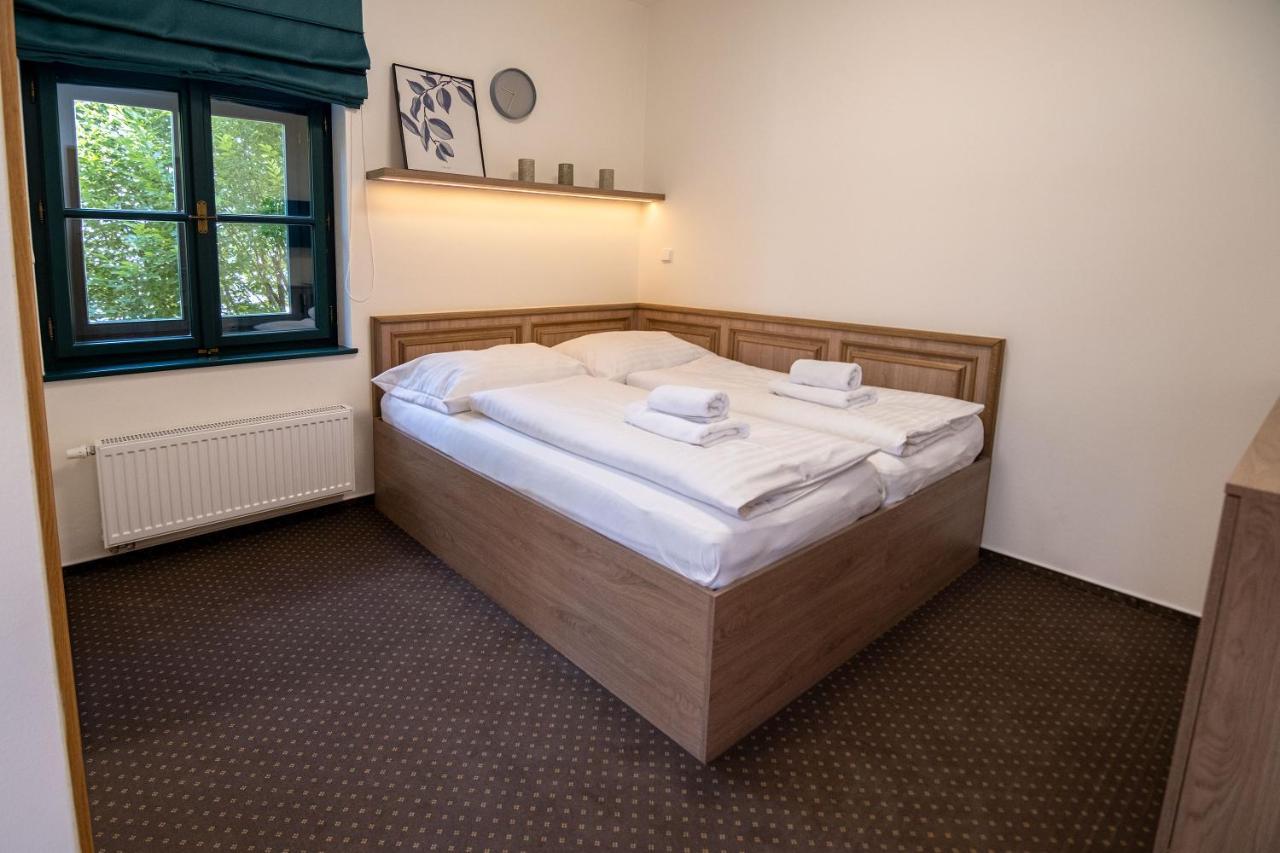 Penzion ELUX Břeclav Esterno foto